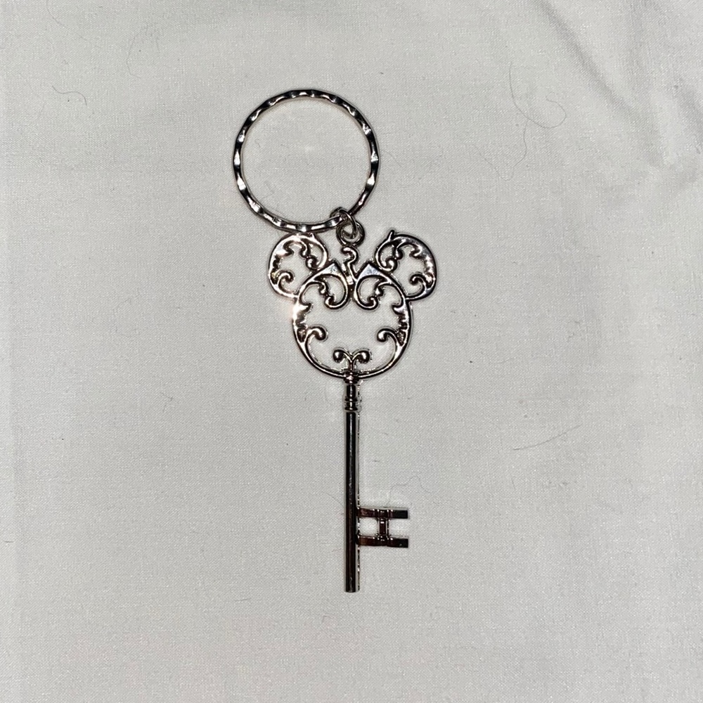 NEW Disney World Mickey Keychain